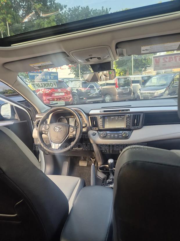 Toyota RAV4 Limited 4dr SUV AWD (2.5L 4cyl 6A) 2018 White