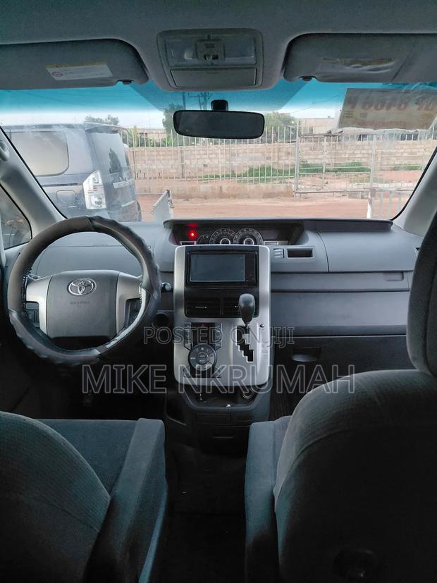 Toyota Voxy 2011 White