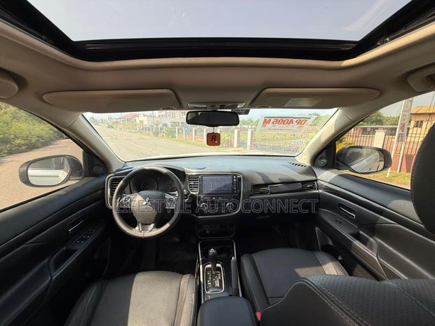 Mitsubishi Outlander 2018 White