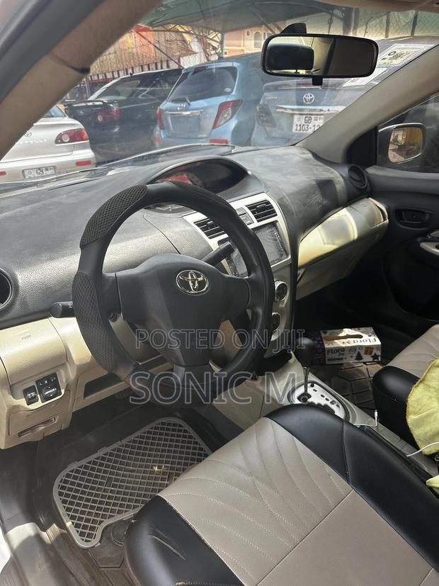 Toyota Belta 2010 Gray