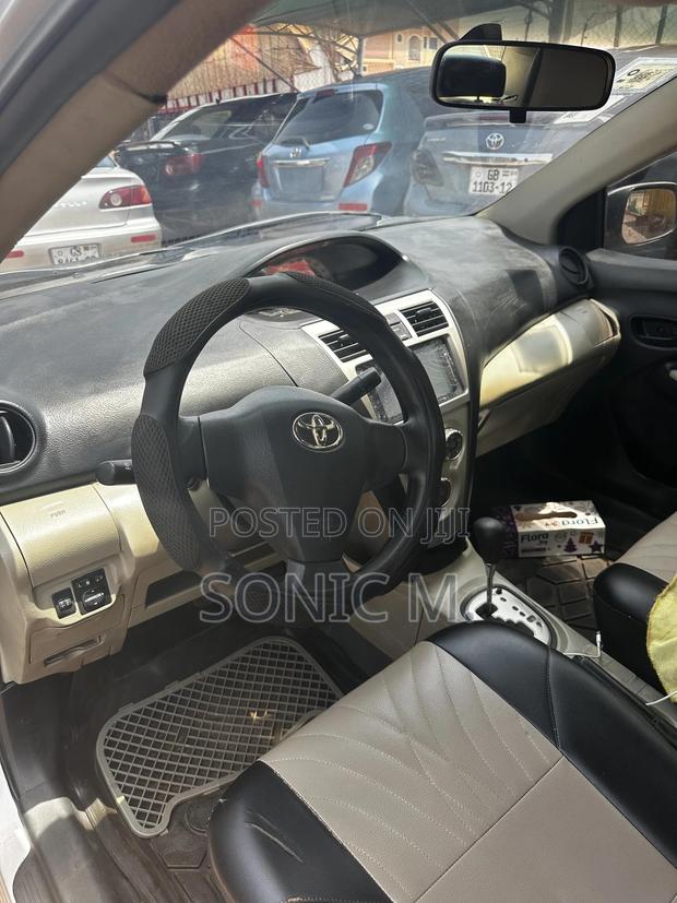 Toyota Belta 2010 Gray