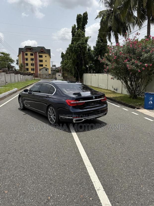 BMW 7 Series 745Le xDrive 2021 Green