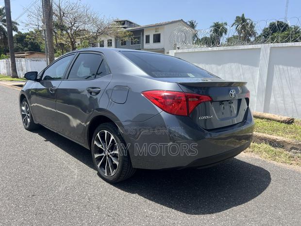 Toyota Corolla SE 4dr Sedan (1.8L 4cyl CVT) 2017 Matt Black
