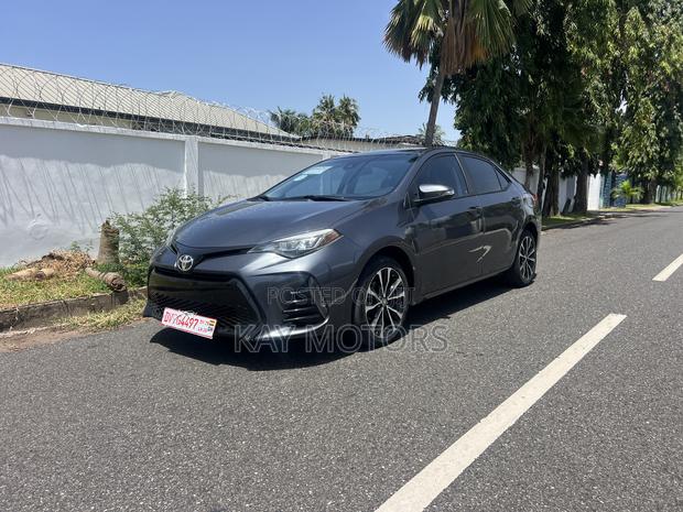 Toyota Corolla SE 4dr Sedan (1.8L 4cyl CVT) 2017 Matt Black
