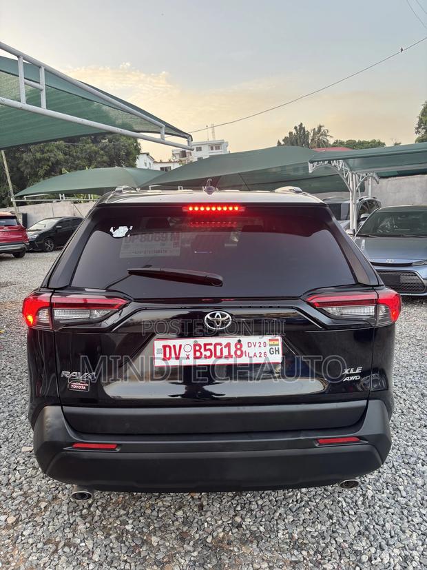 Toyota RAV4 XLE 2025 Black