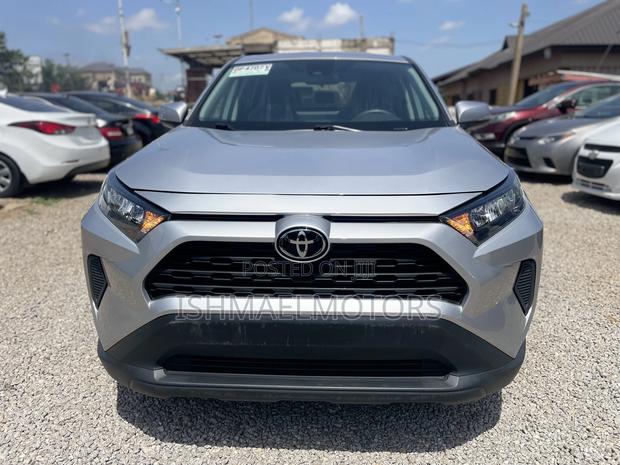 Toyota RAV4 2025 Silver