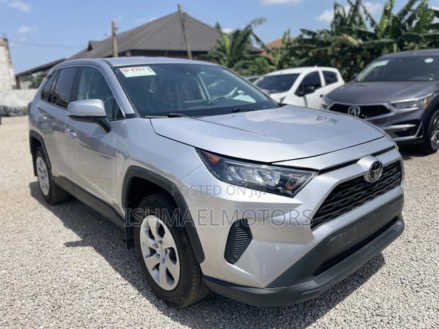 Toyota RAV4 2025 Silver