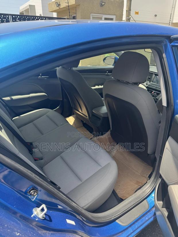 Hyundai Elantra SE Sedan FWD (2.0L 4cyl 6M) 2017 Blue
