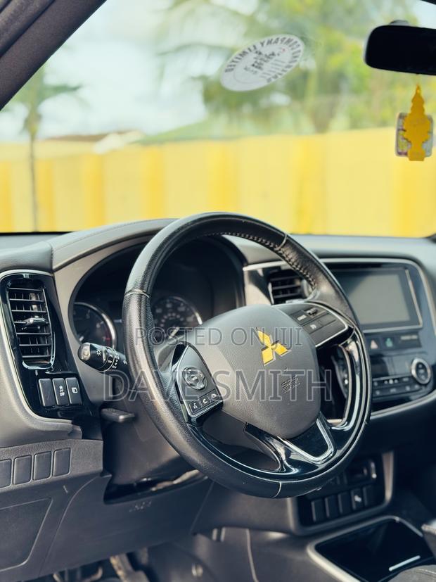 Mitsubishi Outlander LE FWD 2018 Silver