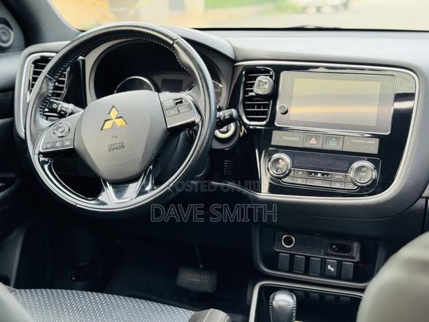 Mitsubishi Outlander LE FWD 2018 Silver