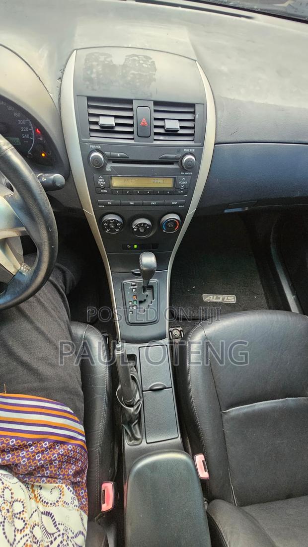 Toyota Corolla Base 4dr Sedan (1.8L 4cyl 5M) 2010 Black
