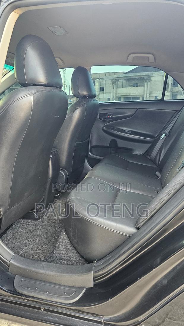 Toyota Corolla Base 4dr Sedan (1.8L 4cyl 5M) 2010 Black