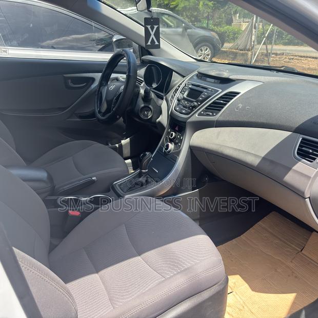 Hyundai Elantra SE 4dr Sedan (1.8L 4cyl 6A) 2015 White