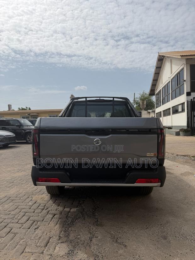 New Nissan Pick-Up 2025 Gray
