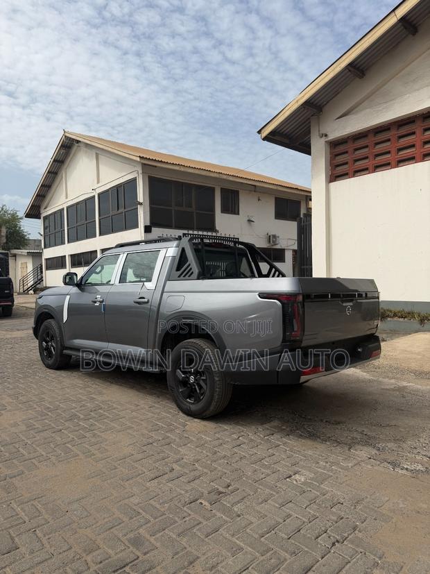 New Nissan Pick-Up 2025 Gray
