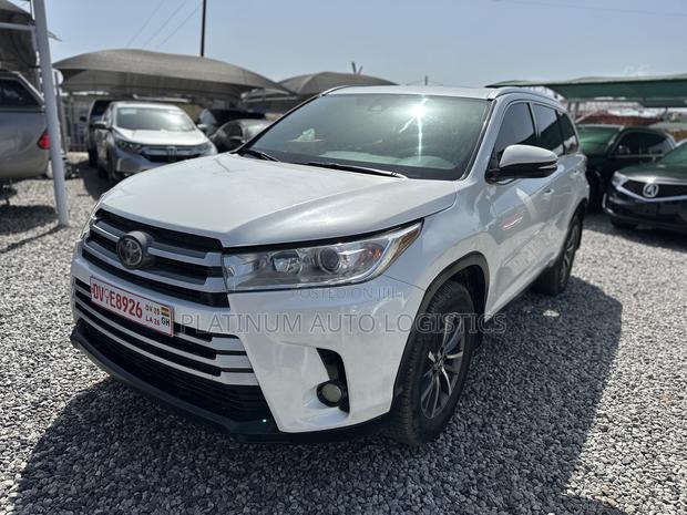 Toyota Highlander XLE 4x4 V6 (3.5L 6cyl 8A) 2018 White