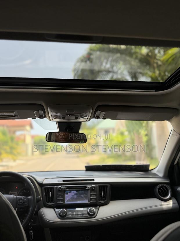 Toyota RAV4 XLE 4dr SUV (2.5L 4cyl 6A) 2018 White