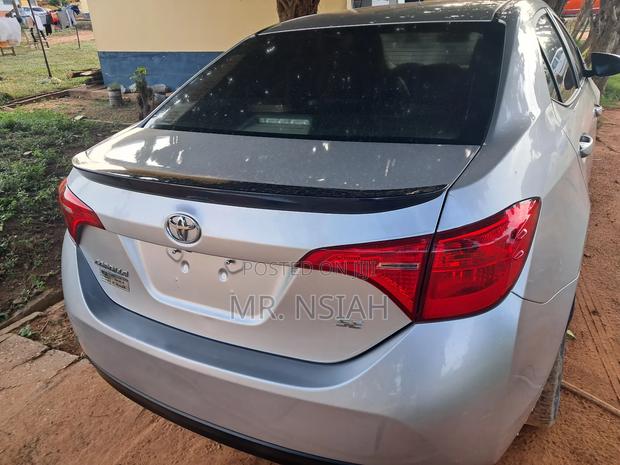 Toyota Corolla SE (1.8L 4cyl 2A) 2018 Silver