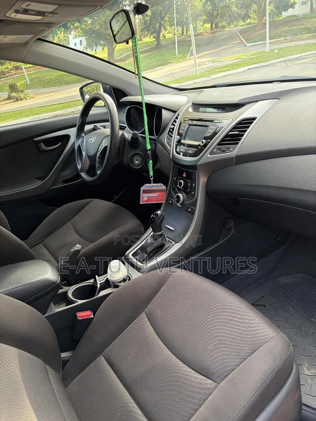 Hyundai Elantra SE Sedan FWD (1.8L 4cyl 6M) 2016 Silver