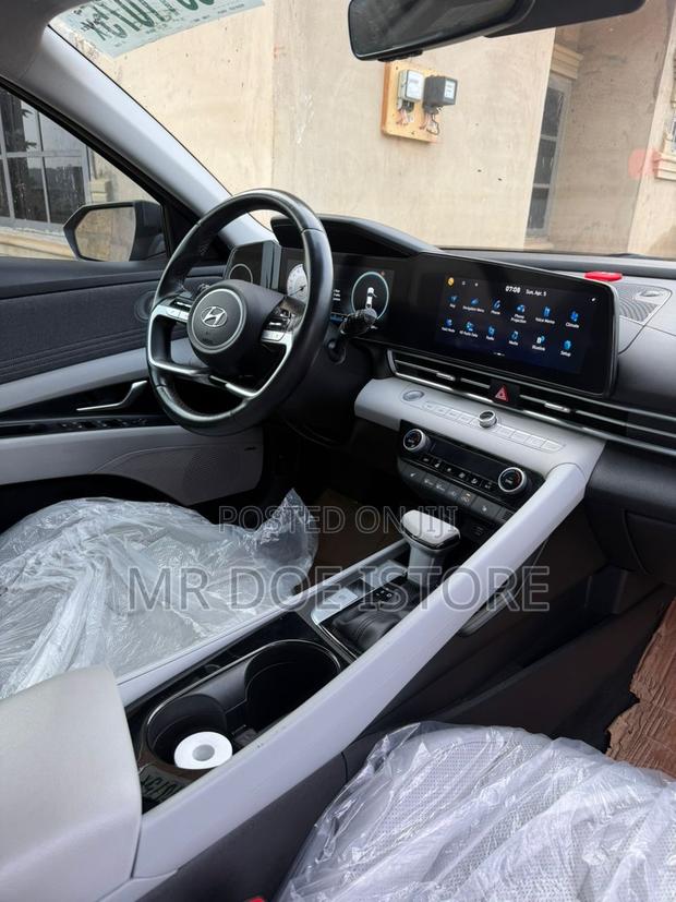 Hyundai Elantra SEL 2023 Gray