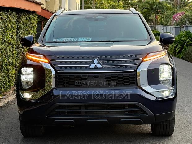 Mitsubishi Outlander SE 2022 Blue