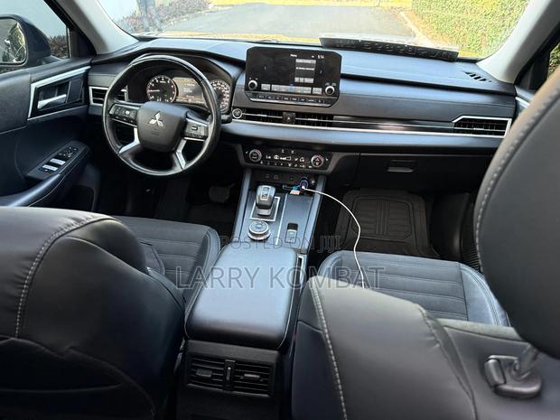 Mitsubishi Outlander SE 2022 Blue