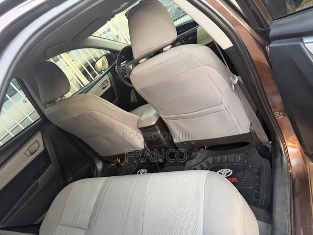 Toyota Corolla LE Premium 4dr Sedan (1.8L 4cyl CVT) 2016 Brown