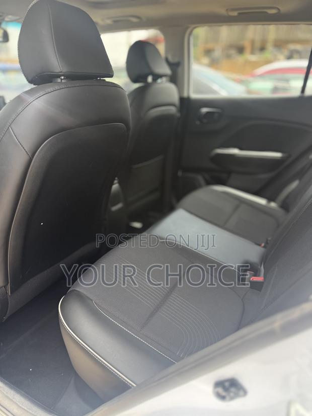 Hyundai Venue SE 2023 White