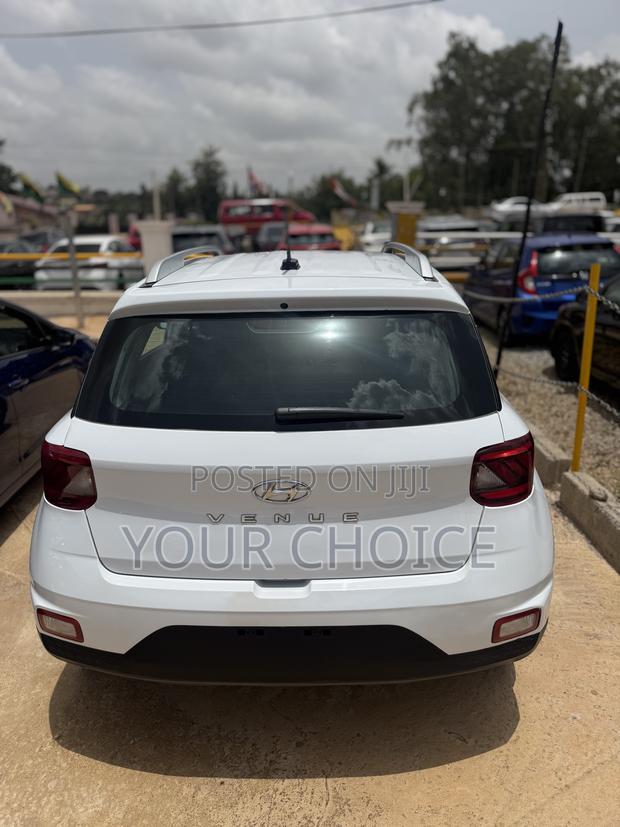 Hyundai Venue SE 2023 White