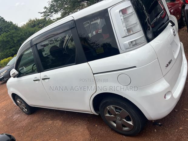 Toyota Sienta 1.5 FWD 2013 White