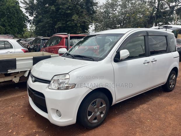 Toyota Sienta 1.5 FWD 2013 White