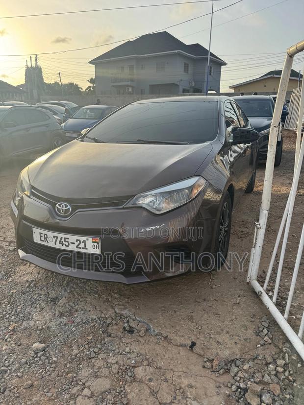 Toyota Corolla LE 4dr Sedan (1.8L 4cyl CVT) 2016 Brown