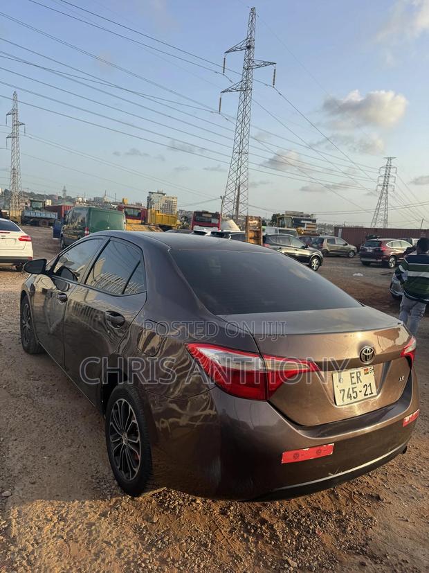 Toyota Corolla LE 4dr Sedan (1.8L 4cyl CVT) 2016 Brown