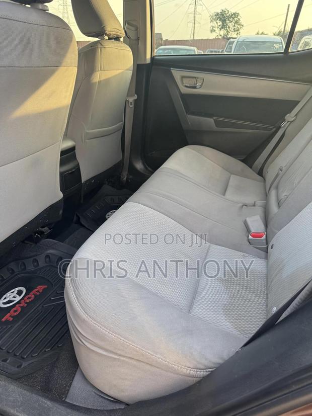 Toyota Corolla LE 4dr Sedan (1.8L 4cyl CVT) 2016 Brown