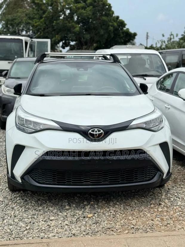 Toyota C-HR XLE FWD Sport Utility (2.0L 4cyl 2AM) 2018 Brown