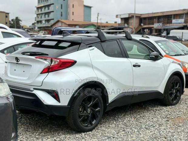 Toyota C-HR XLE FWD Sport Utility (2.0L 4cyl 2AM) 2018 Brown