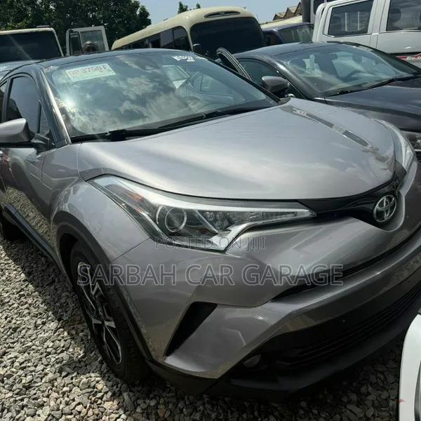 Toyota C-HR XLE FWD Sport Utility (2.0L 4cyl 2AM) 2018 Gray