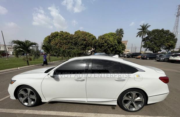 Honda Accord Touring 2.0T 2018 White