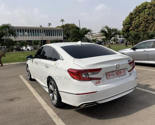 Honda Accord Touring 2.0T 2018 White