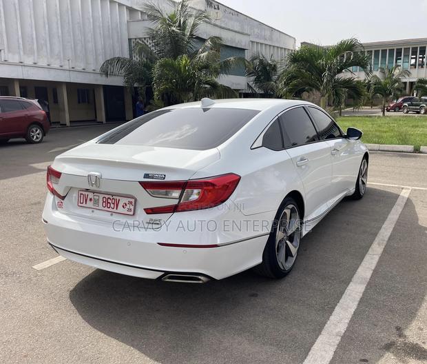 Honda Accord Touring 2.0T 2018 White