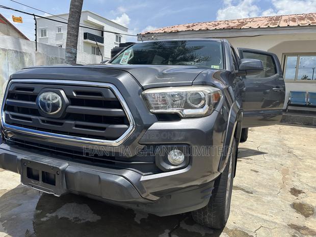 Toyota Tacoma SR5 2018 Gray
