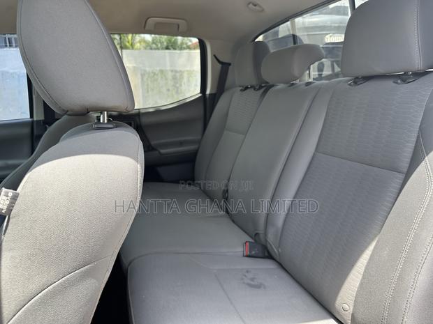 Toyota Tacoma SR5 2018 Gray