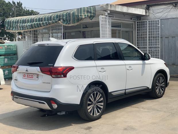 Mitsubishi Outlander 2019 White