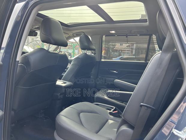 Toyota Grand Highlander Hybrid 2025 Blue