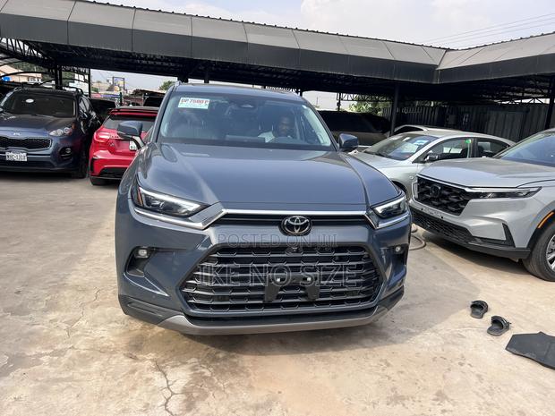 Toyota Grand Highlander Hybrid 2025 Blue