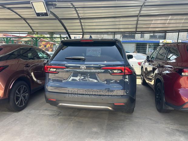Toyota Grand Highlander Hybrid 2025 Blue