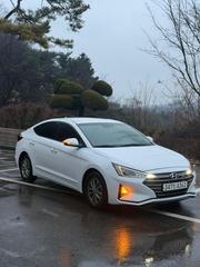 Hyundai Avante 2019 White for sale