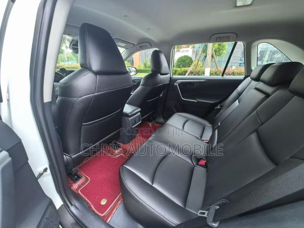 Toyota RAV4 2024 White