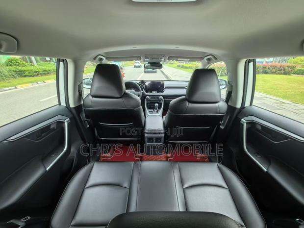 Toyota RAV4 2024 White