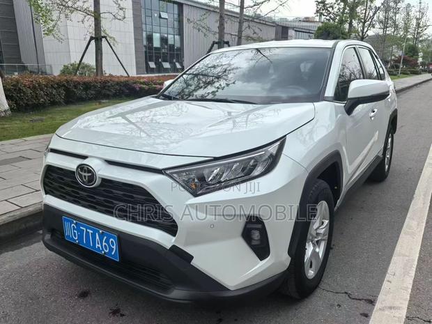 Toyota RAV4 2024 White